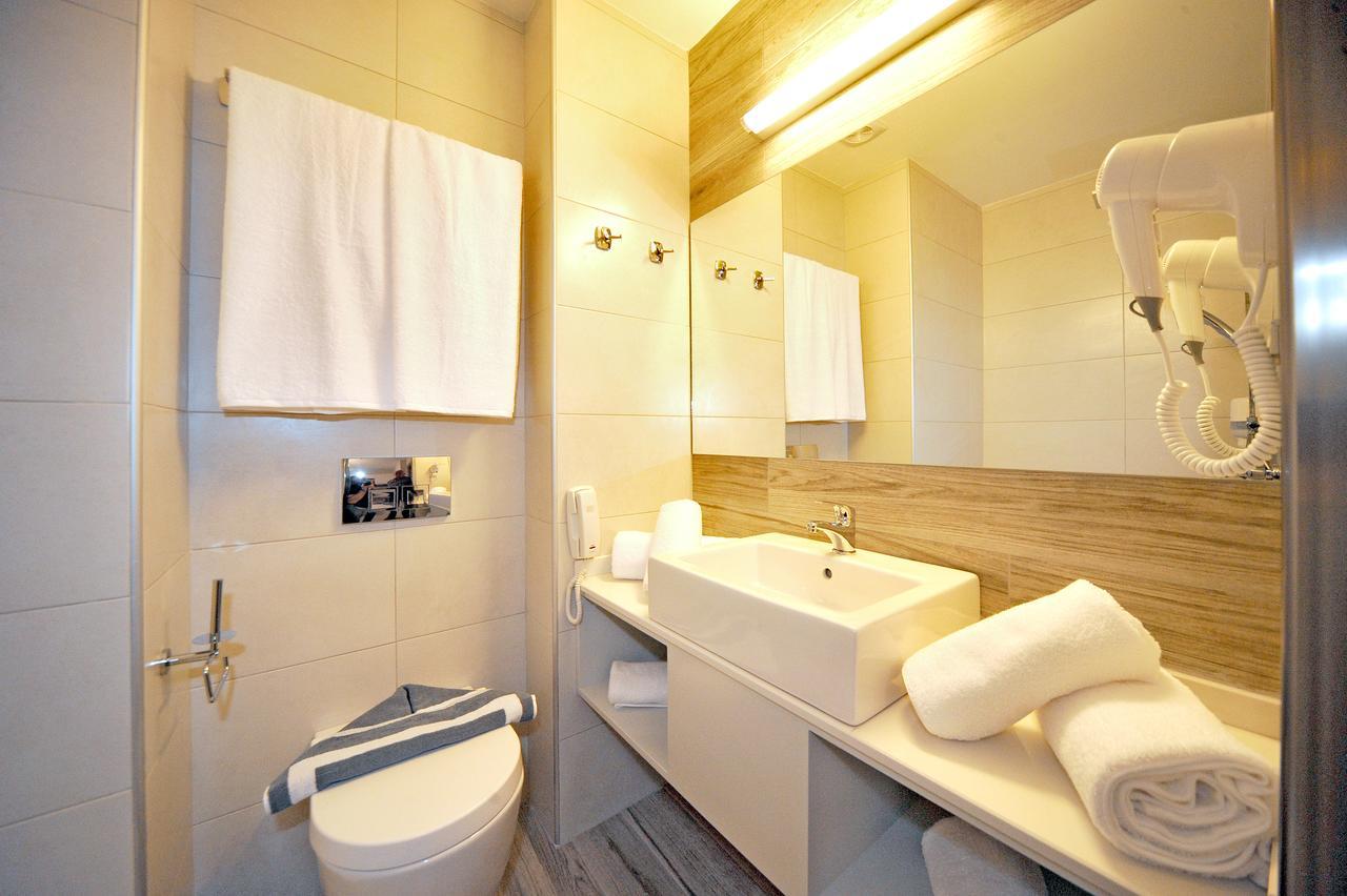 Astron Suites & Apartments コス・タウン エクステリア 写真